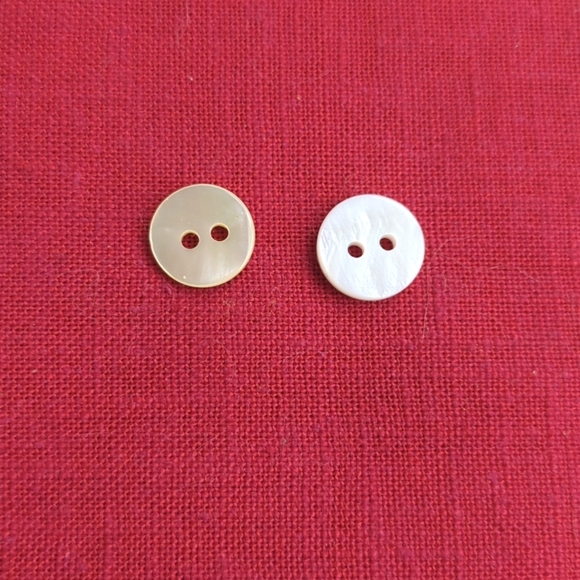White Mother of Pearl Buttons, 11 mm Diameter - Picture 6 of 7